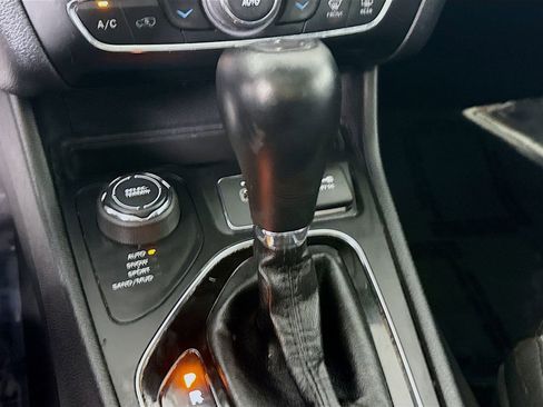 Used 2020 Jeep Cherokee Limited AWD/4WD image 11
