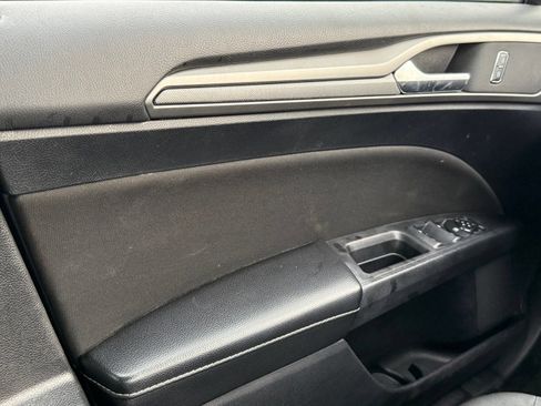 Used 2020 Ford Fusion SE FWD image 31