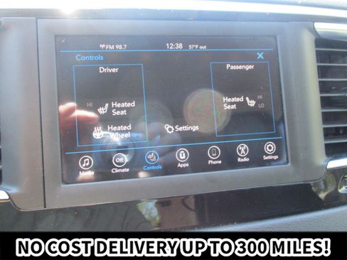 Used 2020 Chrysler Pacifica Touring-L FWD image 23