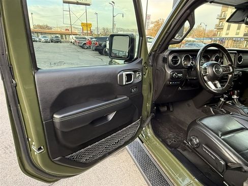Used 2022 Jeep Wrangler Unlimited Sahara w/ Cold Weather Group image 10