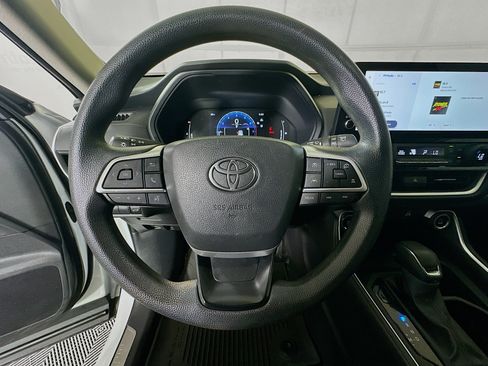 Used 2025 Toyota Grand Highlander FWD image 15