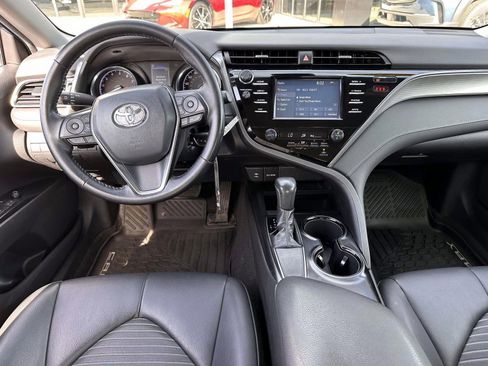 Used 2019 Toyota Camry SE FWD image 14