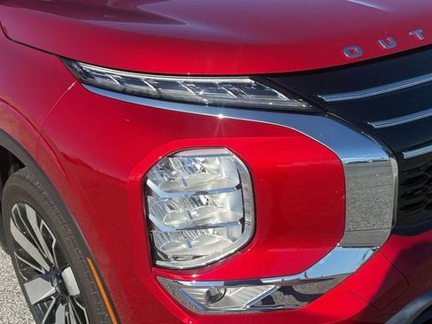 Used 2025 Mitsubishi Outlander SEL FWD image 9