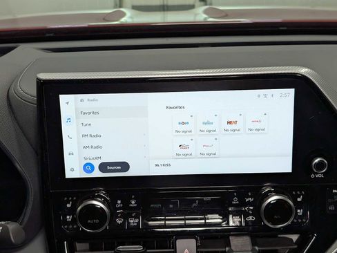 Used 2024 Toyota Highlander Platinum image 18