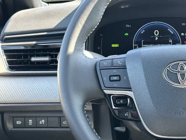 Used 2025 Toyota Camry SE w/ Convenience Package AWD/4WD image 8