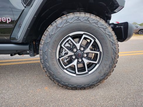 New 2025 Jeep Wrangler Unlimited Rubicon w/ Convenience Group image 13