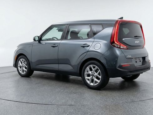 Used 2025 Kia Soul LX w/ LX Technology Package image 6