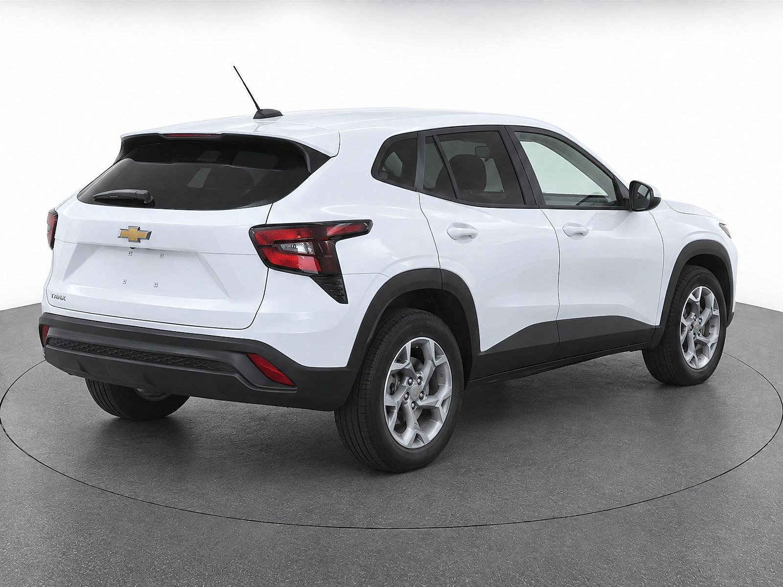 Used 2024 Chevrolet Trax LS w/ LS Convenience Package FWD image 4