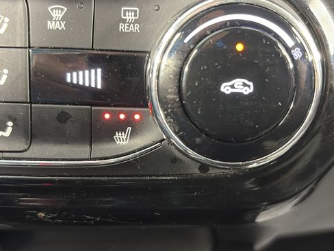 Used 2025 Chevrolet Trax LT w/ LT Convenience Package FWD image 20