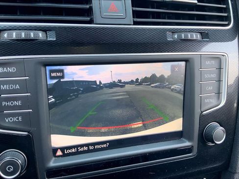 Used 2017 Volkswagen GTI SE FWD image 27