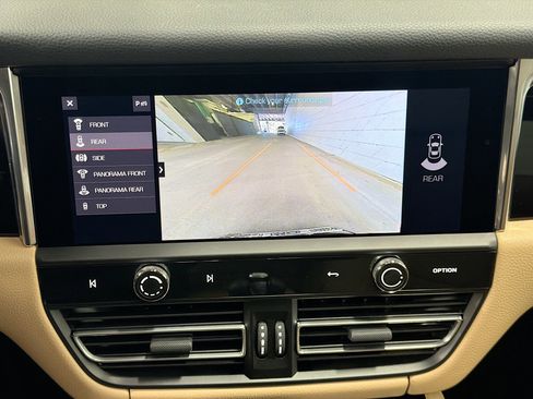 Certified 2025 Porsche Macan image 33