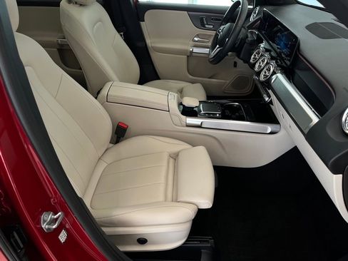 Used 2021 Mercedes-Benz GLB 250 GLB 250 image 32