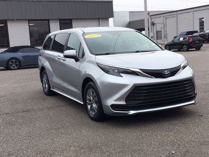 Used 2024 Toyota Sienna LE