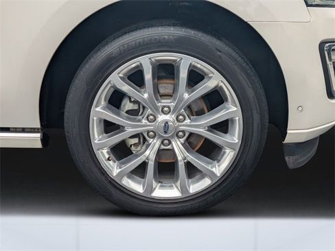 Used 2019 Ford Expedition Platinum image 11