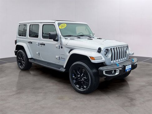Used 2023 Jeep Wrangler Unlimited Sahara w/ Cold Weather Group image 3