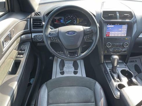 Used 2019 Ford Explorer XLT w/ Equipment Group 202A FWD image 13