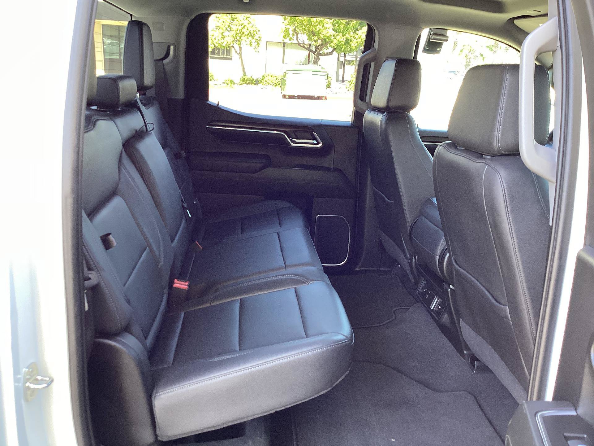 Used 2024 GMC Sierra 1500 SLT AWD/4WD image 16