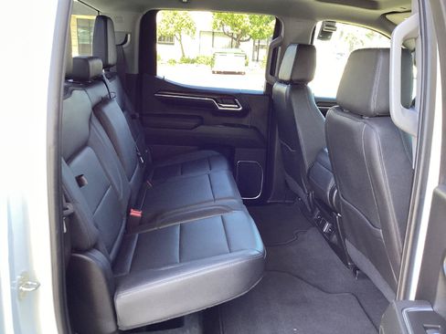 Used 2024 GMC Sierra 1500 SLT AWD/4WD image 16