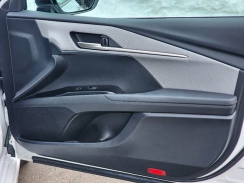 Used 2025 Toyota Camry SE w/ Convenience Package image 10