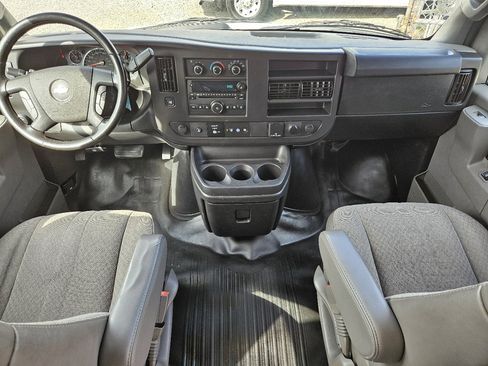 Used 2020 Chevrolet Express 3500 LS image 30