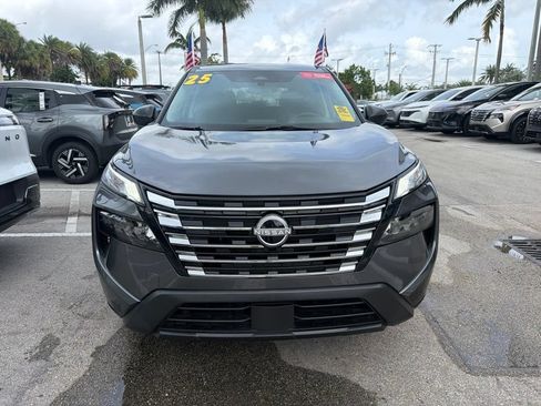 Used 2025 Nissan Rogue S FWD image 2
