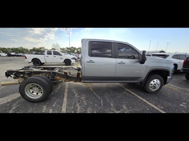 Used 2025 Chevrolet Silverado 3500 LT w/ Convenience Package AWD/4WD image 4