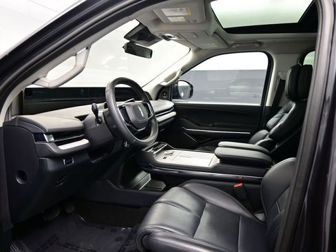 Used 2025 Lincoln Navigator Reserve image 8