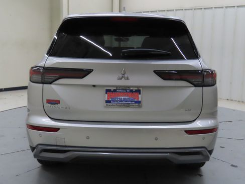 New 2025 Mitsubishi Outlander SE image 4