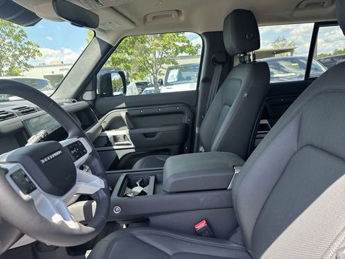 Used 2024 Land Rover Defender 130 S image 12