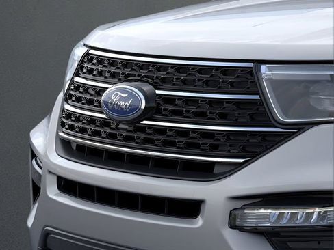 Used 2024 Ford Explorer XLT w/ Equipment Group 202A image 17