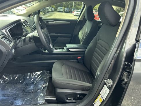 Used 2020 Ford Fusion SE image 11