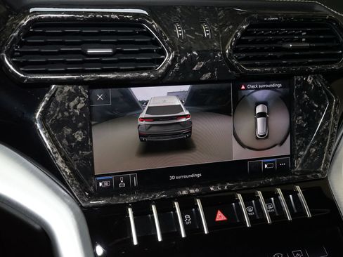 Used 2019 Lamborghini Urus AWD/4WD image 25