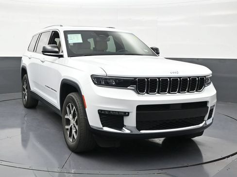 Used 2023 Jeep Grand Cherokee L Limited AWD/4WD image 7