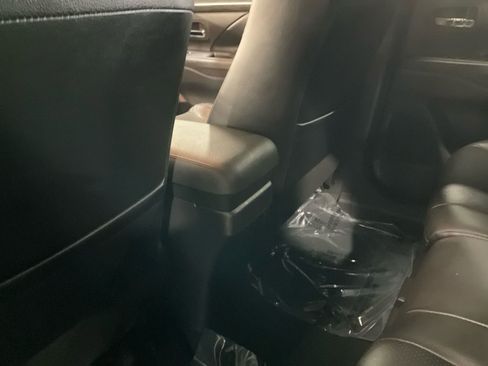 Used 2016 Mitsubishi Outlander ES image 28