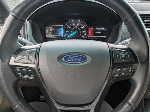 Used 2017 Ford Explorer XLT w/ Equipment Group 202A image 18