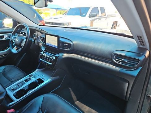 Used 2022 Ford Explorer Limited w/ Equipment Group 301A AWD/4WD image 23