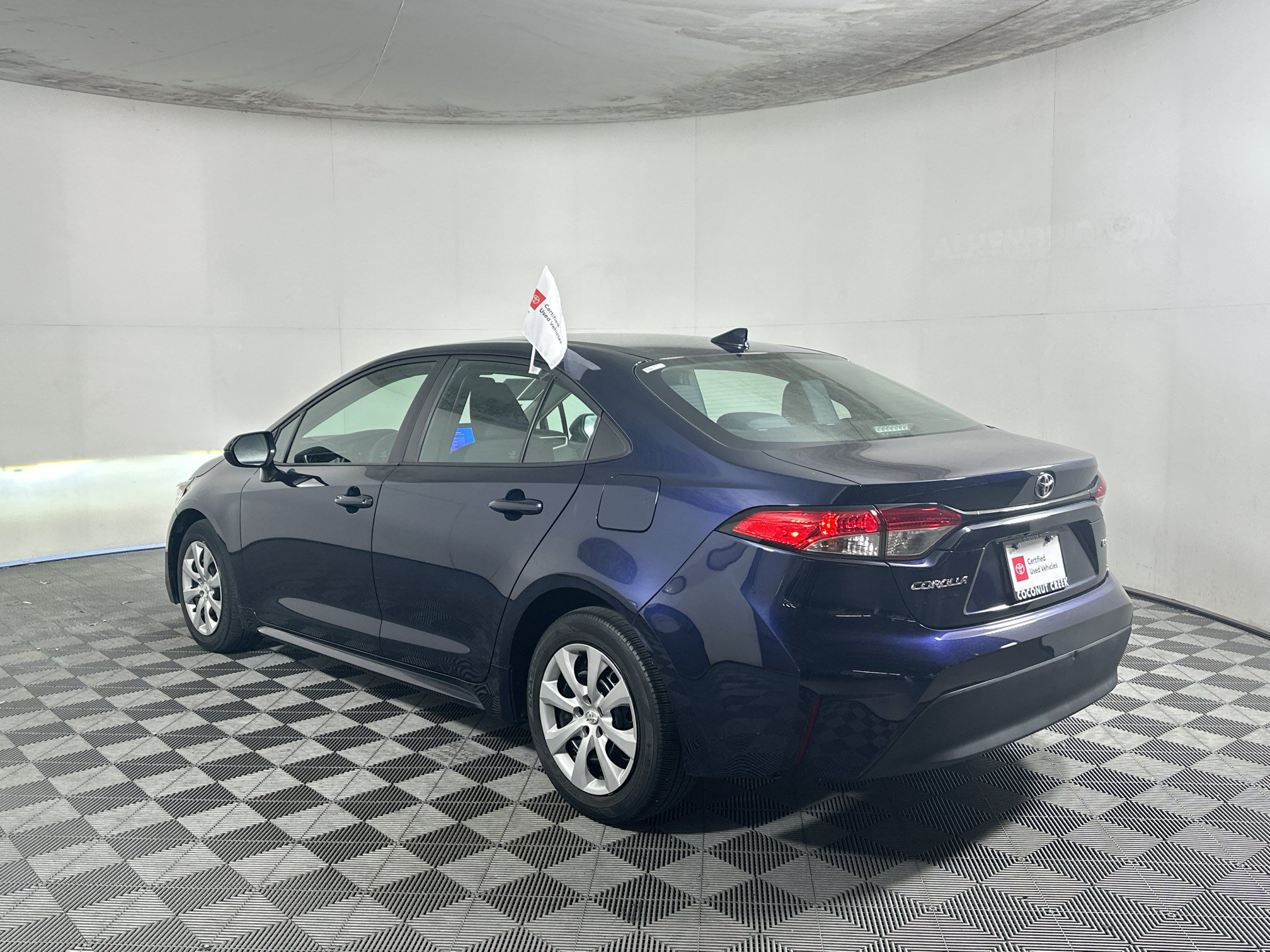 Used 2023 Toyota Corolla LE FWD image 5