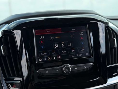 Used 2020 Chevrolet Traverse LT FWD image 23