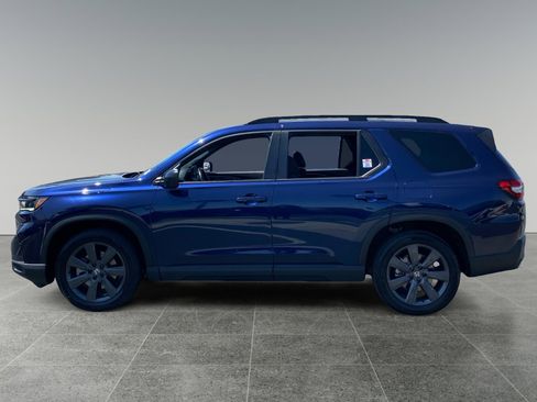 Used 2024 Honda Pilot Sport image 2
