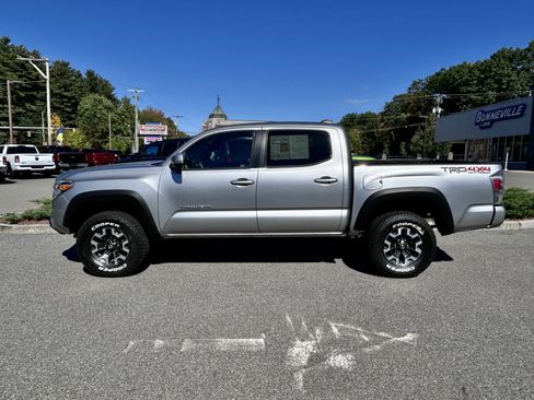 Used 2021 Toyota Tacoma TRD Off-Road image 5