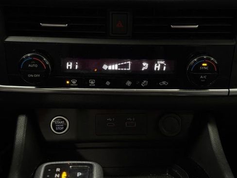 Used 2023 Nissan Rogue SV image 29