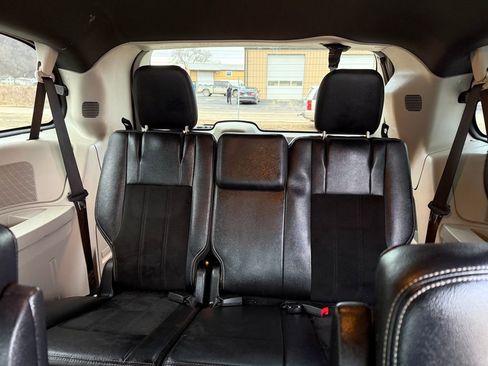 Used 2017 Dodge Grand Caravan SXT image 31