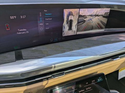 Used 2025 Cadillac Escalade IQ Sport 2 AWD/4WD image 17