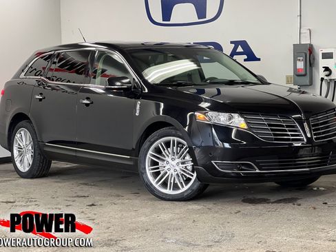 Used 2019 Lincoln MKT AWD image 1