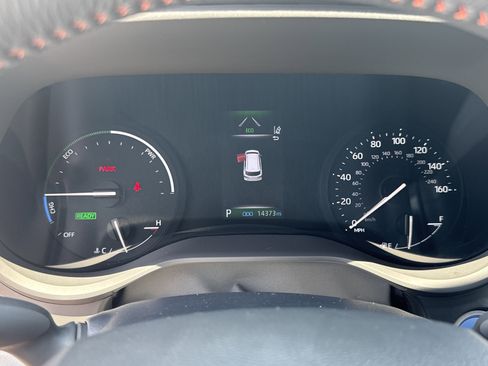 Used 2024 Toyota Sienna XSE image 28