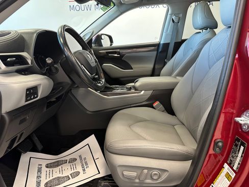 Used 2021 Toyota Highlander Platinum AWD/4WD image 10