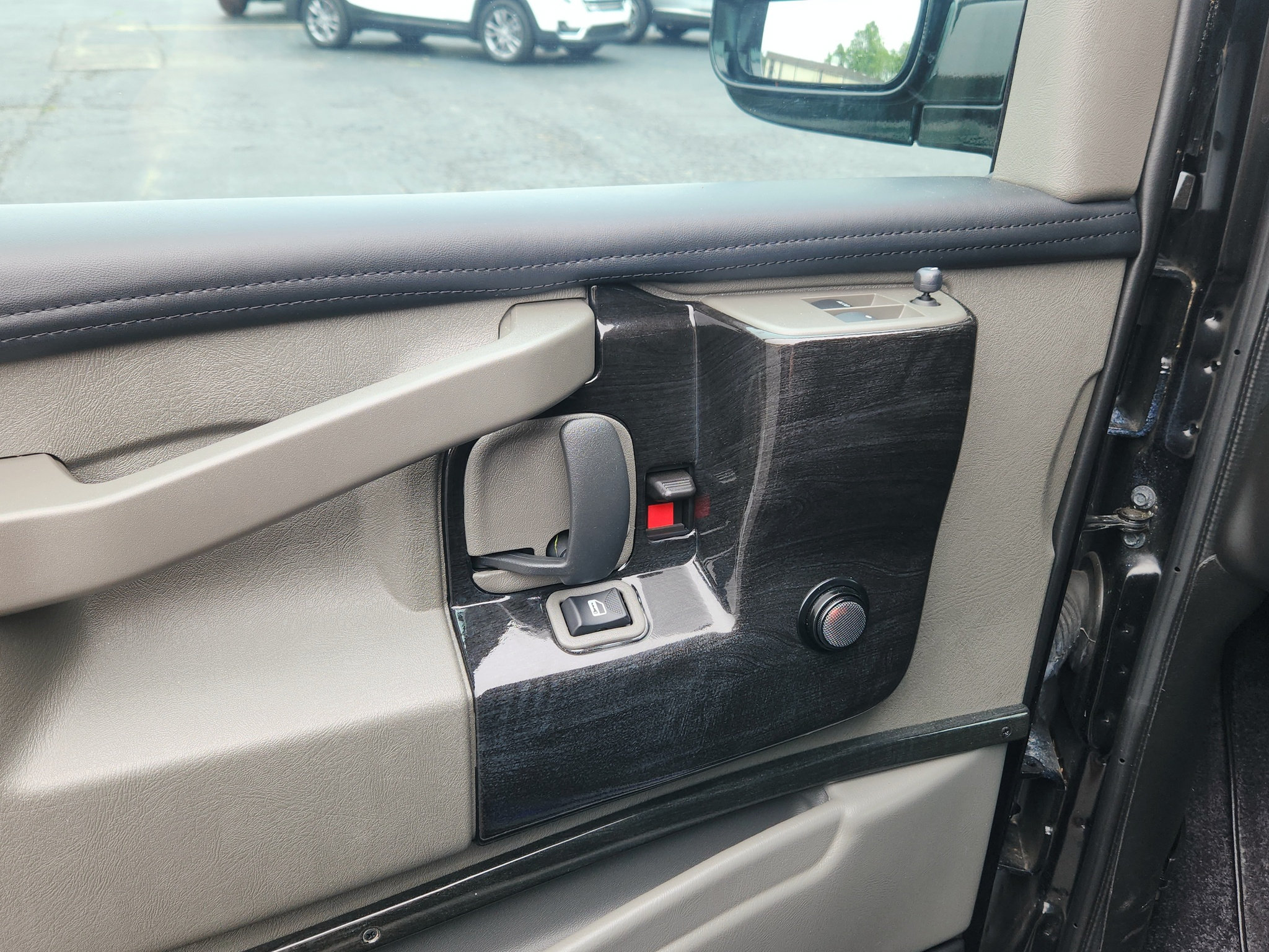 Used 2023 GMC Savana 2500 Extended RWD image 26