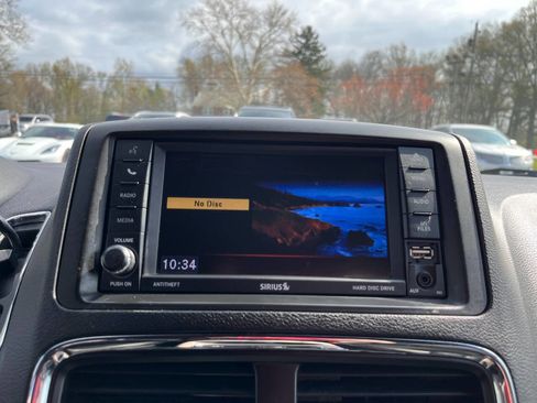 Used 2018 Dodge Grand Caravan SXT FWD image 22
