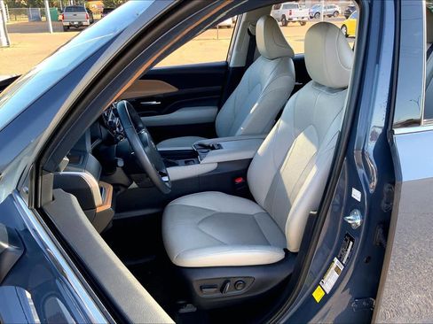 Used 2024 Toyota Grand Highlander AWD image 8