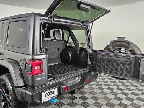 Used 2023 Jeep Wrangler Unlimited Sahara w/ Cold Weather Group AWD/4WD image 14